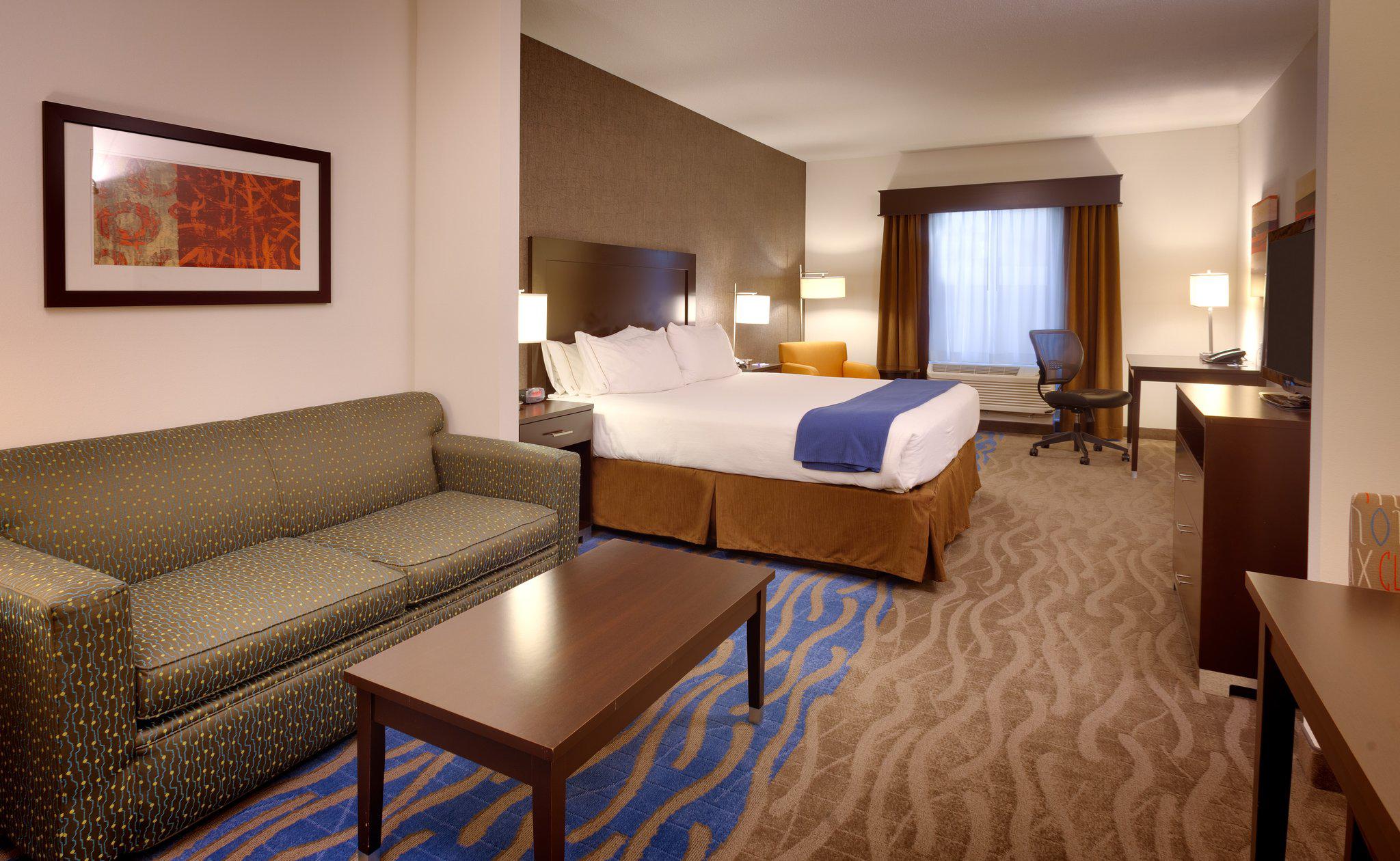 Holiday Inn Express & Suites Overland Park Photo