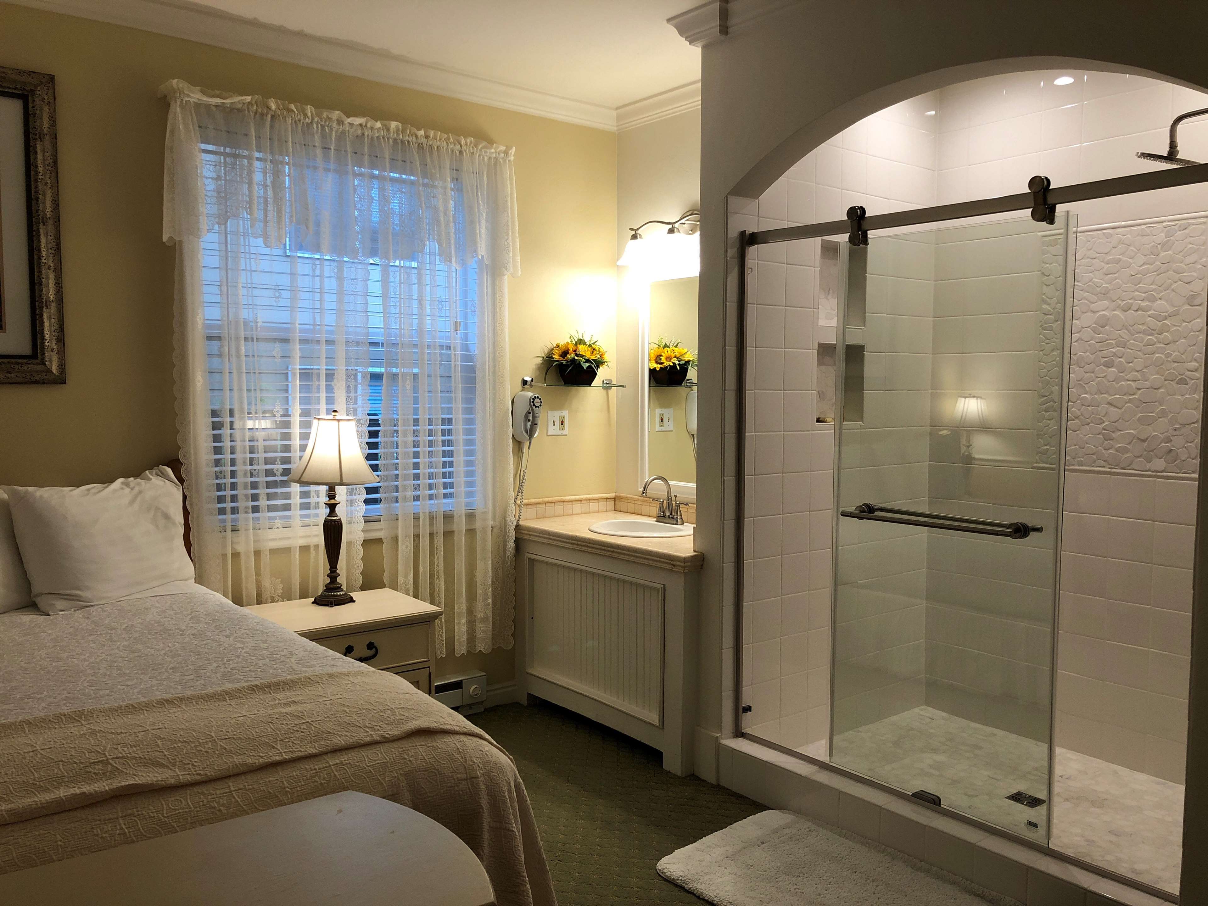 Live in true luxury when you book a queen guest room.