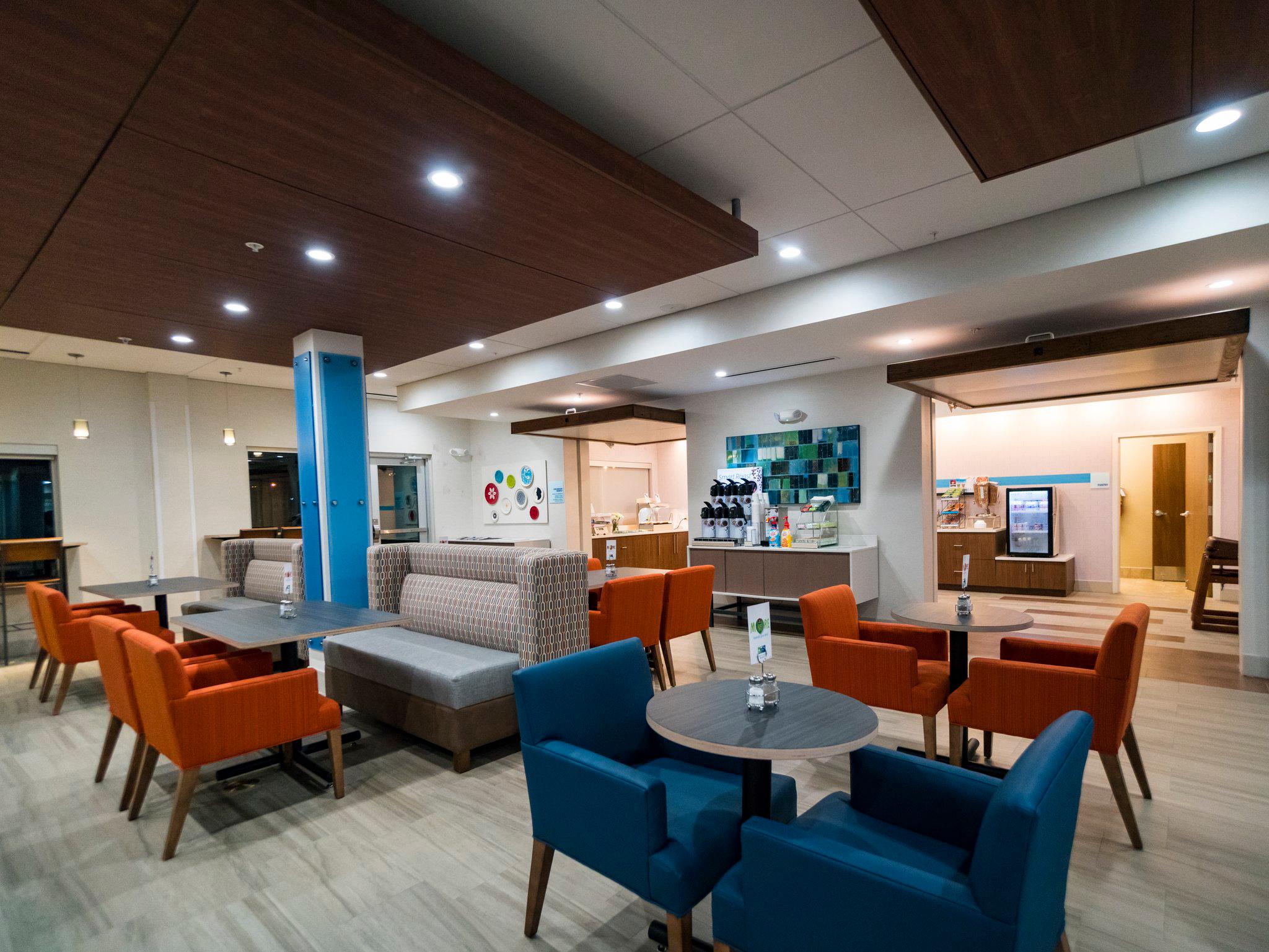 Holiday Inn Express & Suites Southaven Central - Memphis Photo