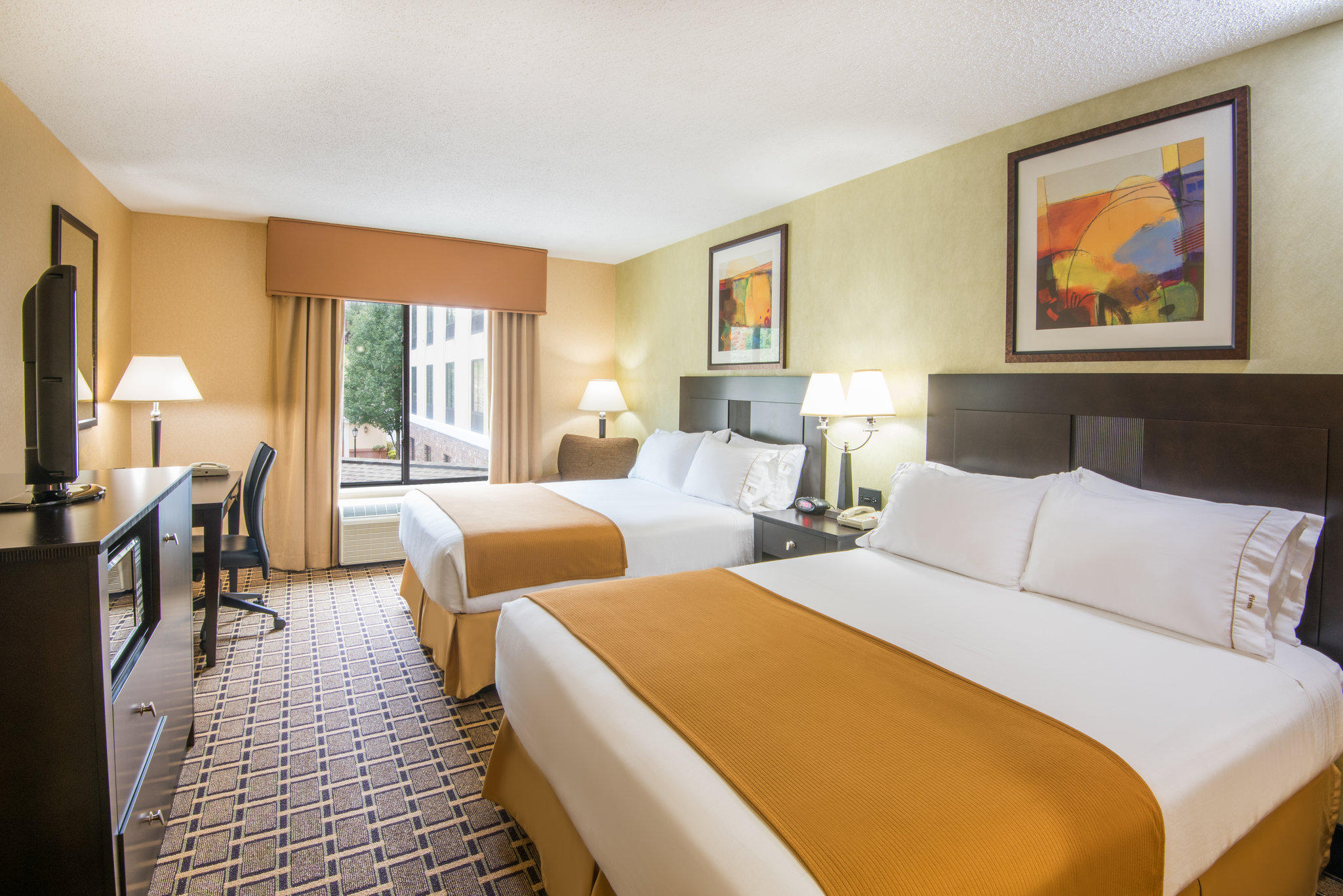 Holiday Inn Express & Suites Sharon-Hermitage Photo