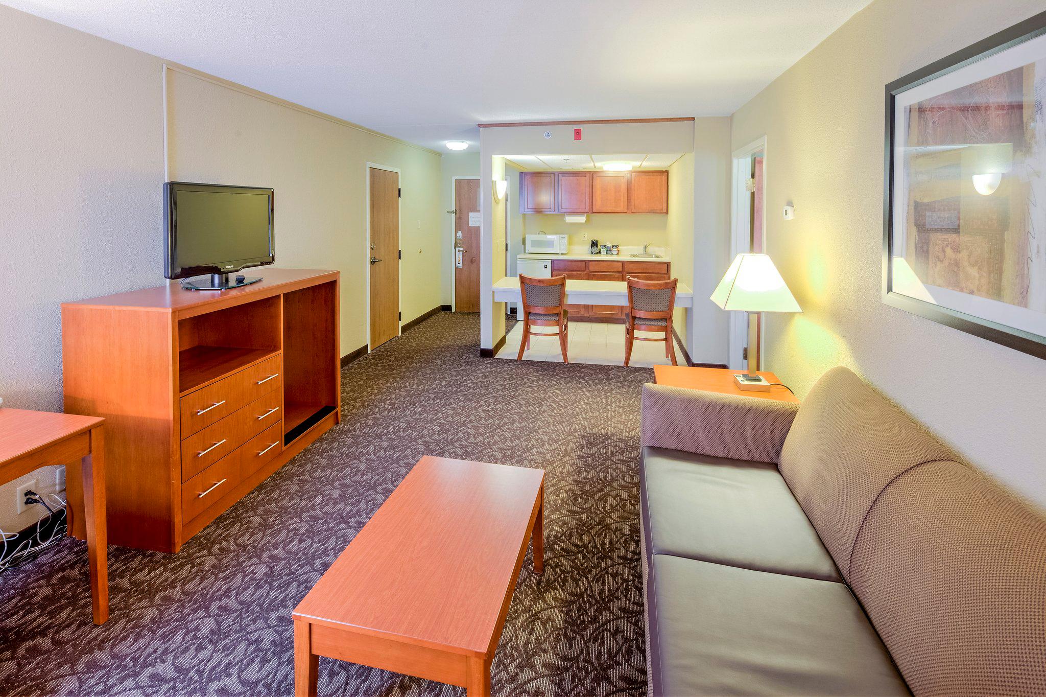 Holiday Inn & Suites Mansfield-Conference Ctr Photo