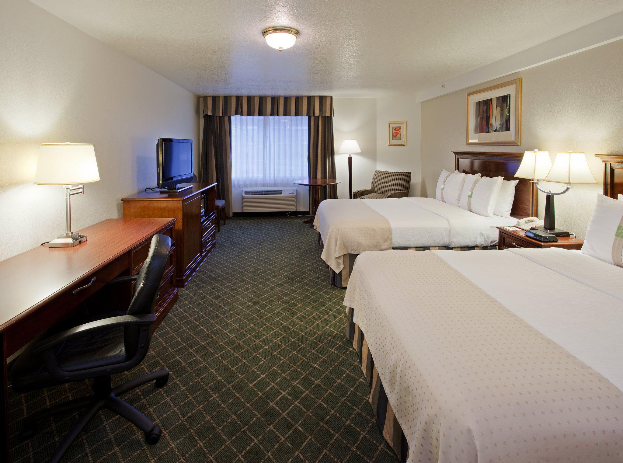 Holiday Inn Redding Photo