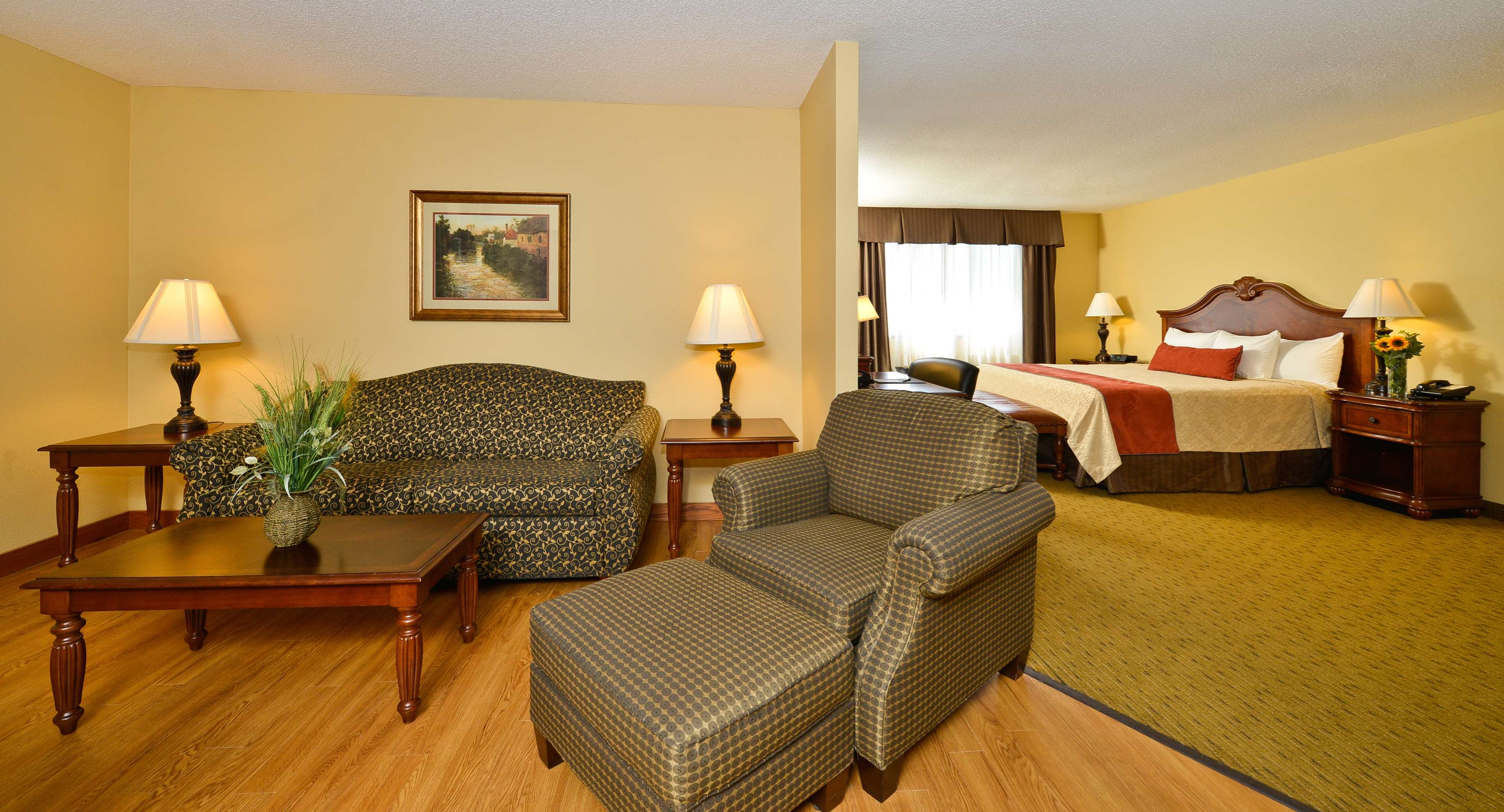 Best Western Plus Dubuque Hotel & Conference Center Photo