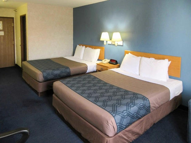 Images Econo Lodge Inn & Suites Lake Of The Ozarks