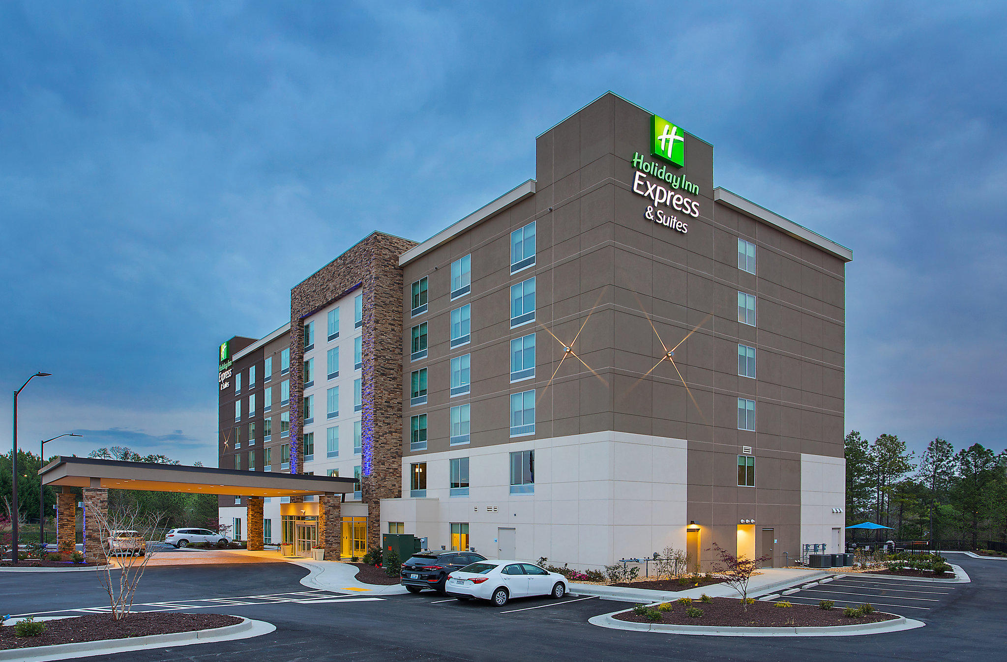 Holiday Inn Express & Suites Covington Photo