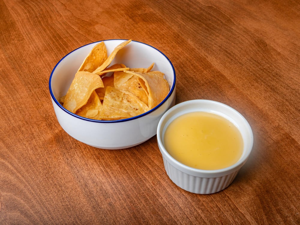 CHEESE DIP & CHIPS