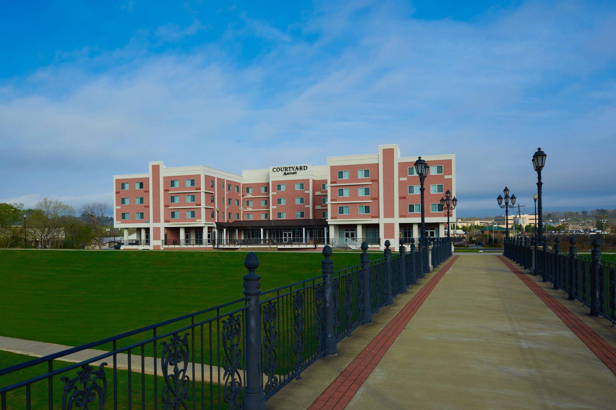 Courtyard by Marriott Rome Riverwalk Photo