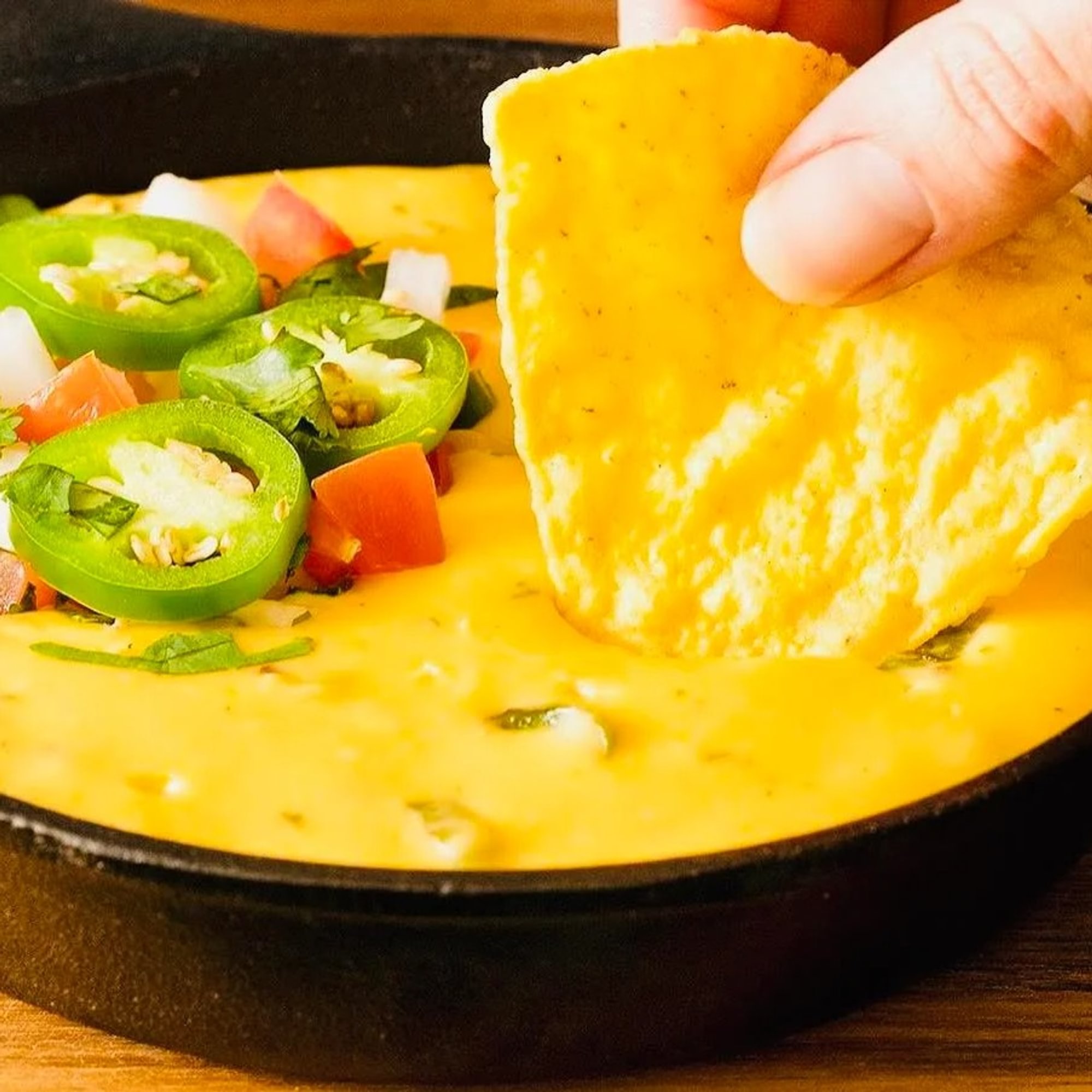 Small Chips & Nacho Queso Dip