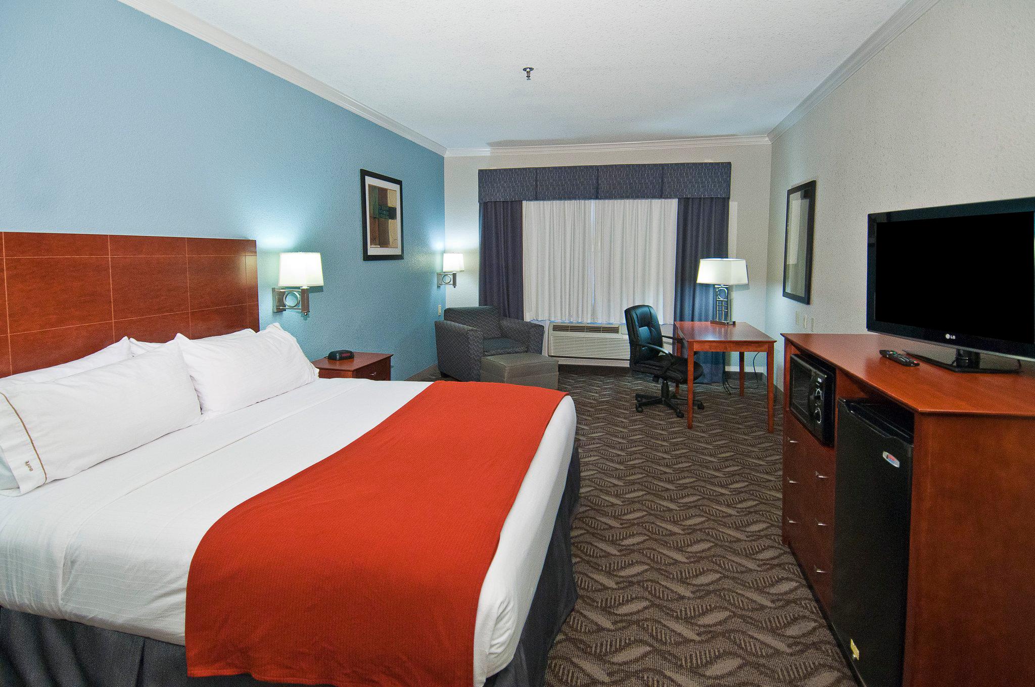 Holiday Inn Express & Suites Lake Charles Photo