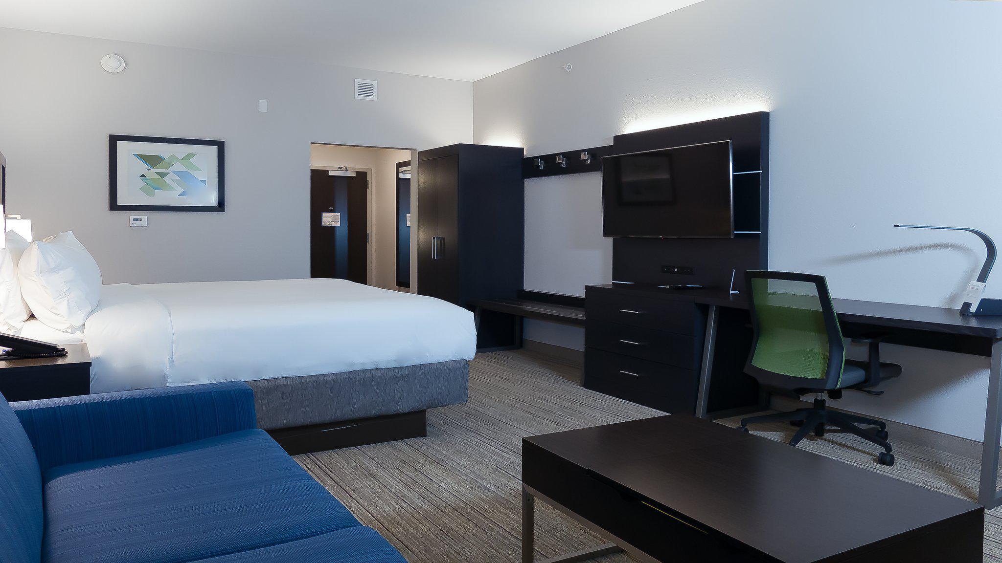 Holiday Inn Express & Suites Tampa East - Ybor City Photo