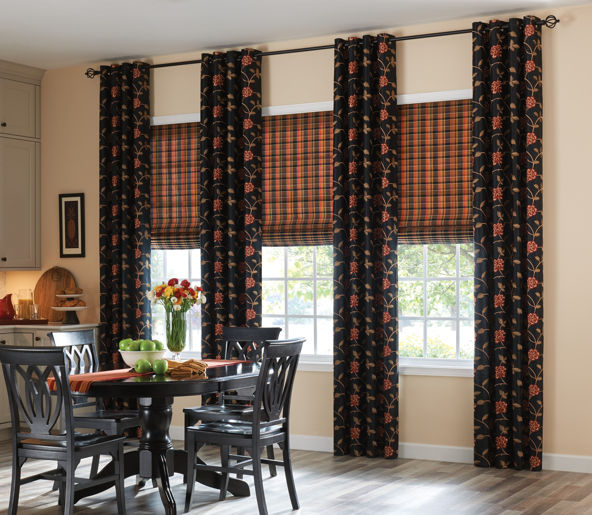 grommet style drapery panels with roman shade in dining area