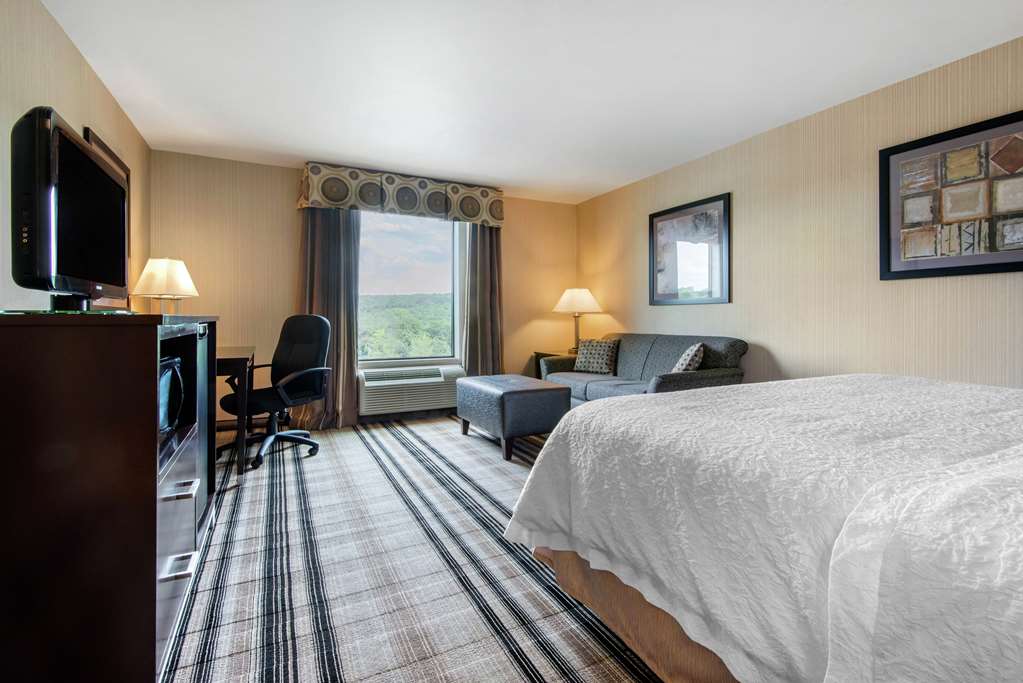 Hampton Inn Meadville Image