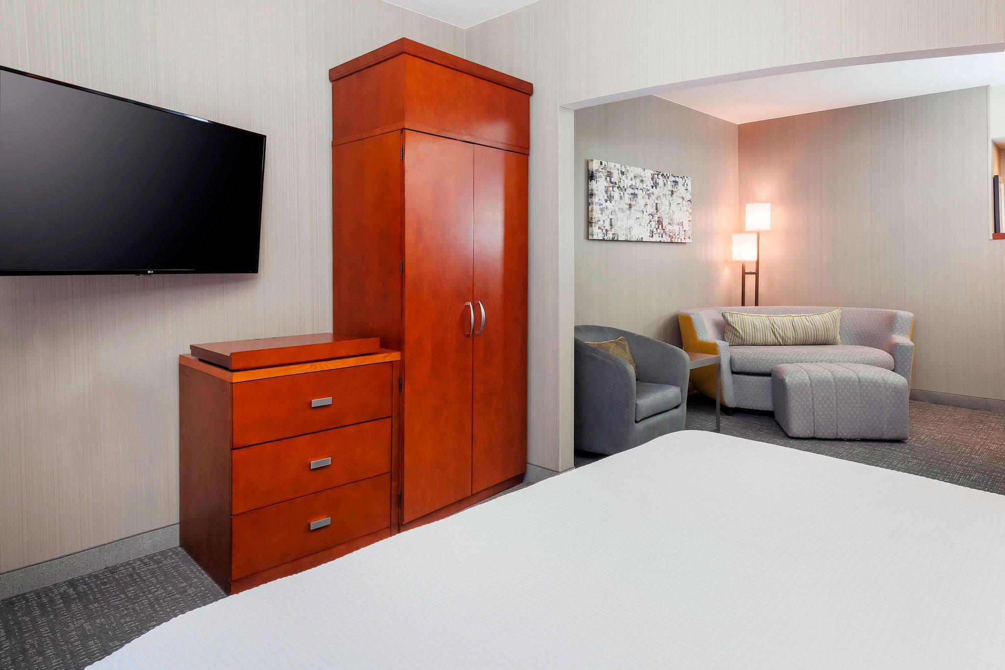 Courtyard by Marriott Dallas Arlington South Photo