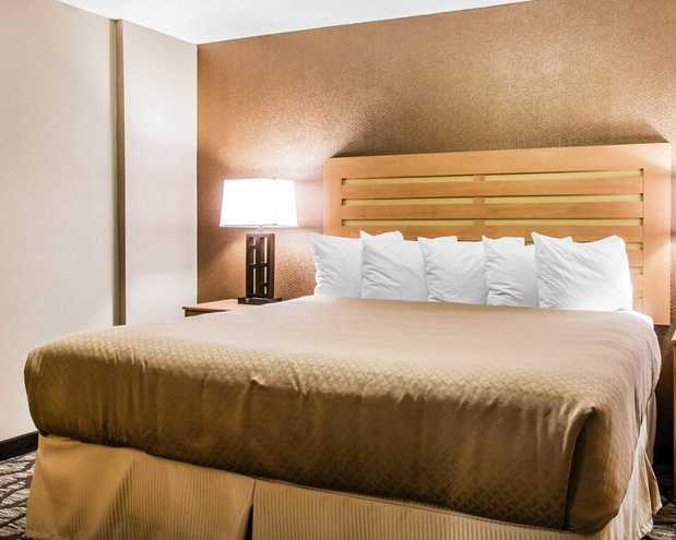 Images Quality Inn & Suites Warren - Detroit