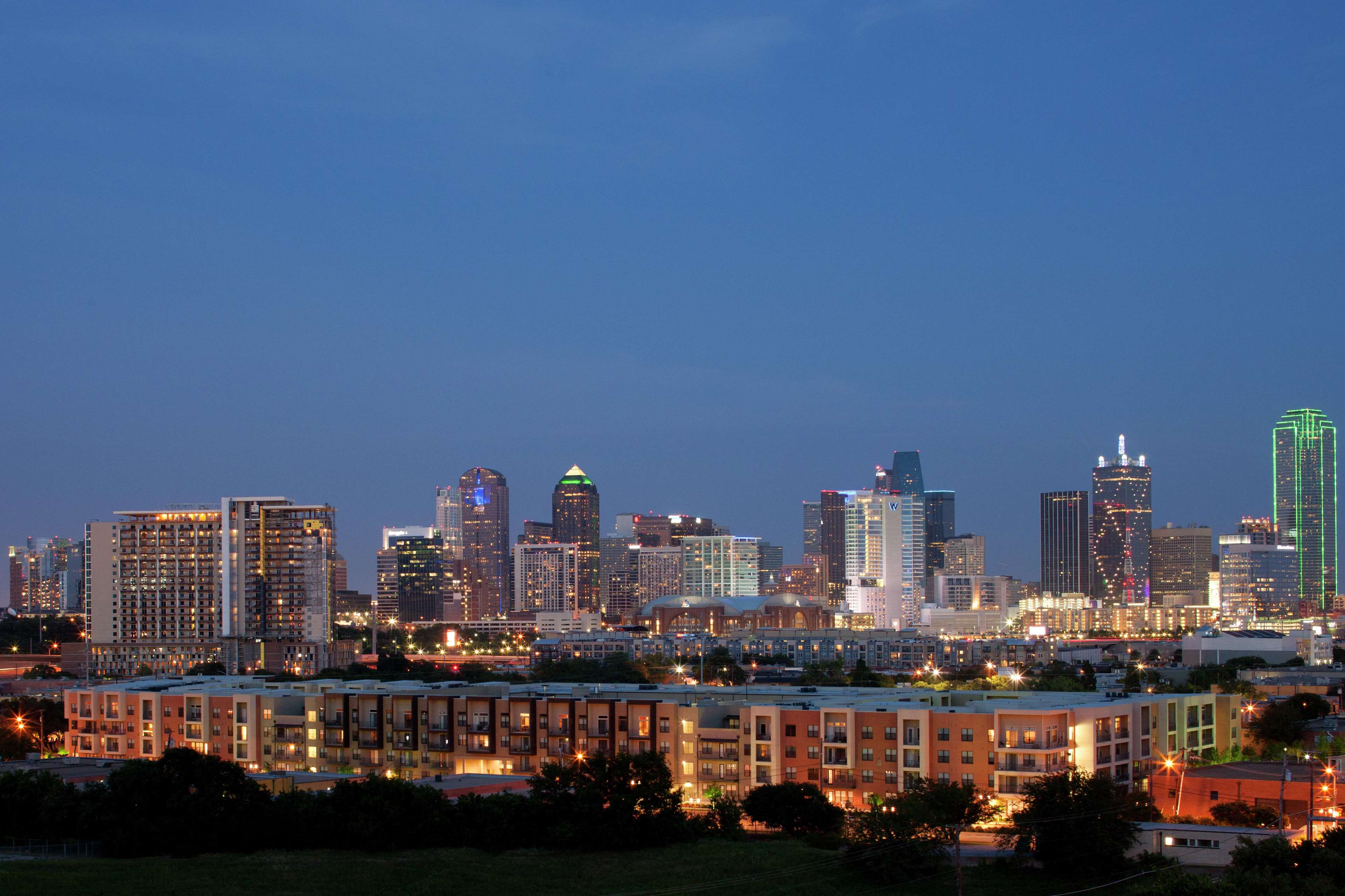 DoubleTree by Hilton Hotel Dallas - Market Center Photo