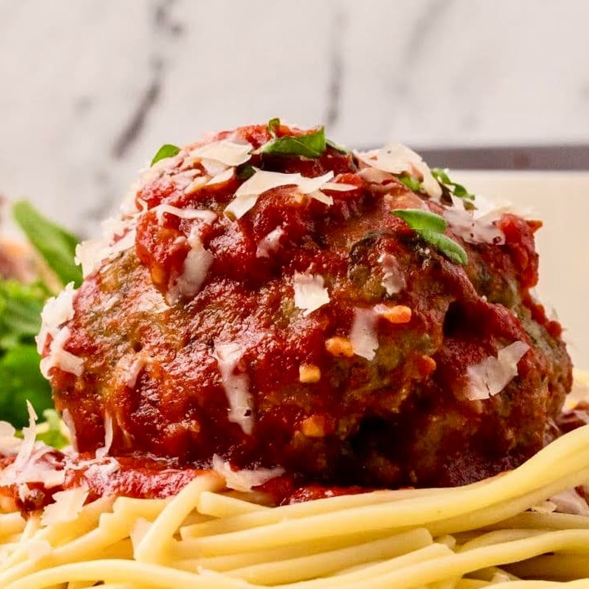 Spaghetti & Meatballs w/ Garlic Toast