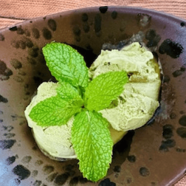 Green tea ice cream (2 scoops)