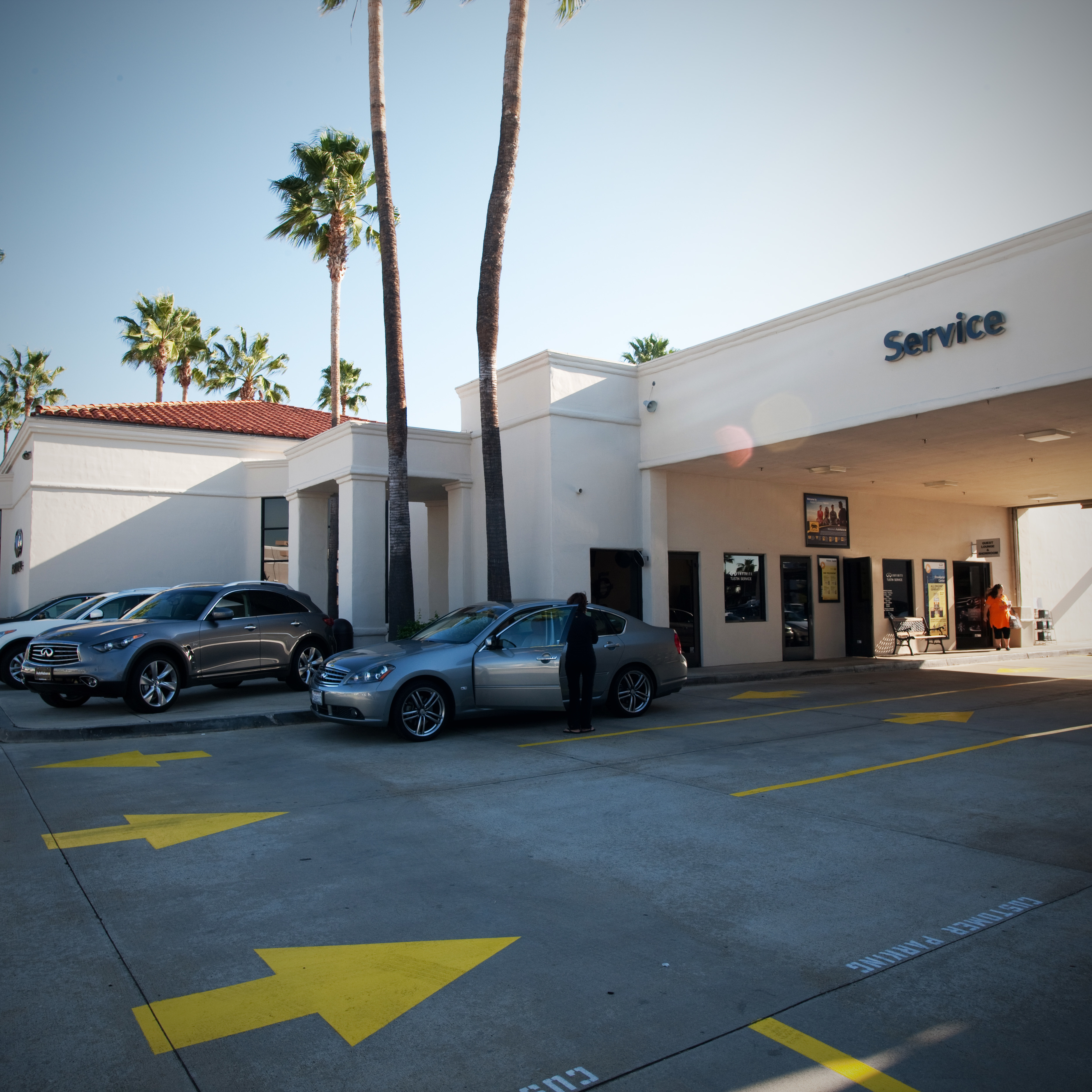 AutoNation INFINITI Tustin Photo