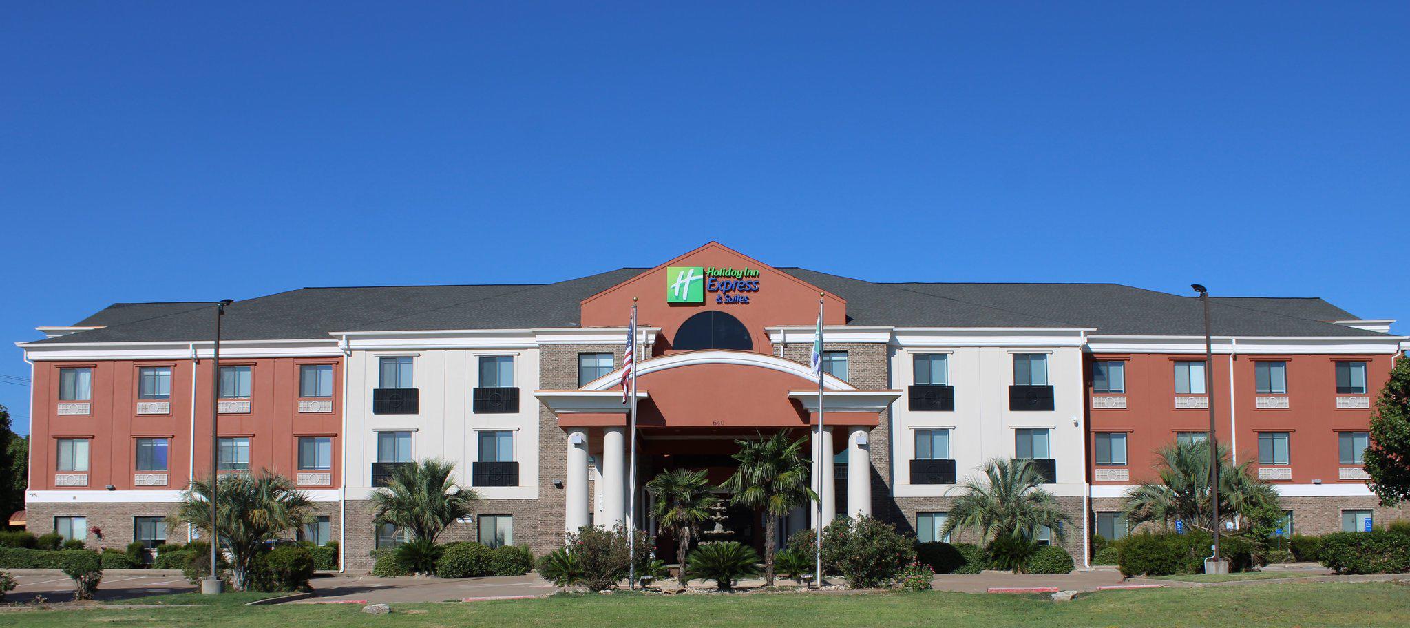 Holiday Inn Express & Suites Fairfield-North Photo