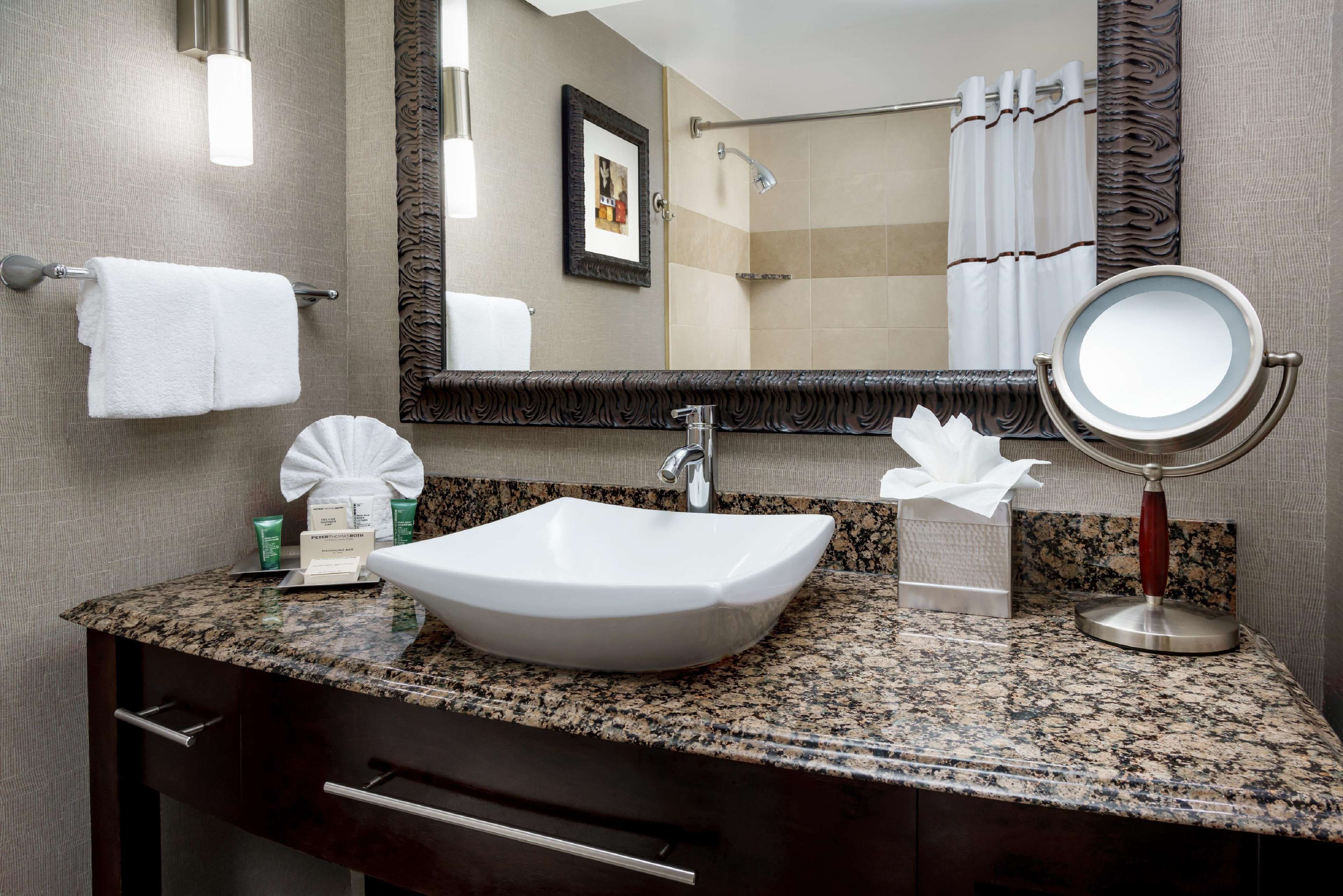 Hilton Charlotte University Place Photo