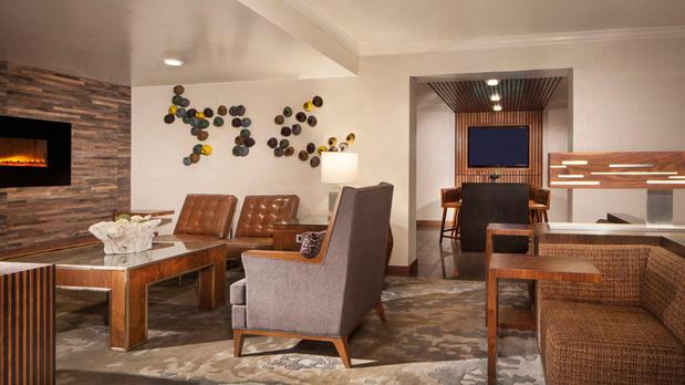 Images Omaha Marriott