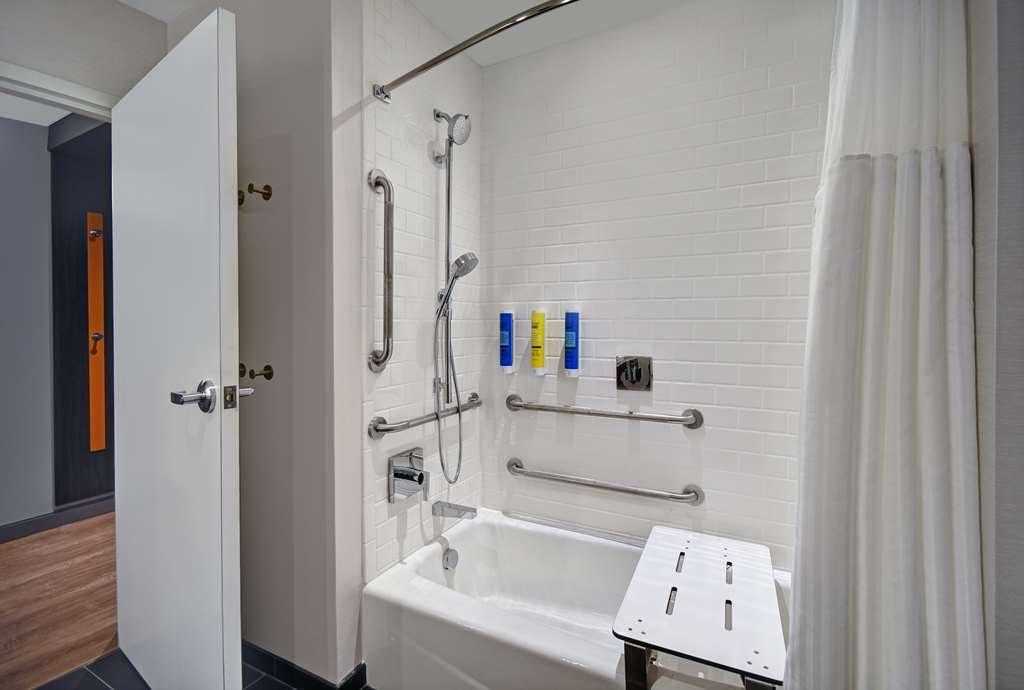 Tru by Hilton Troy Detroit Image