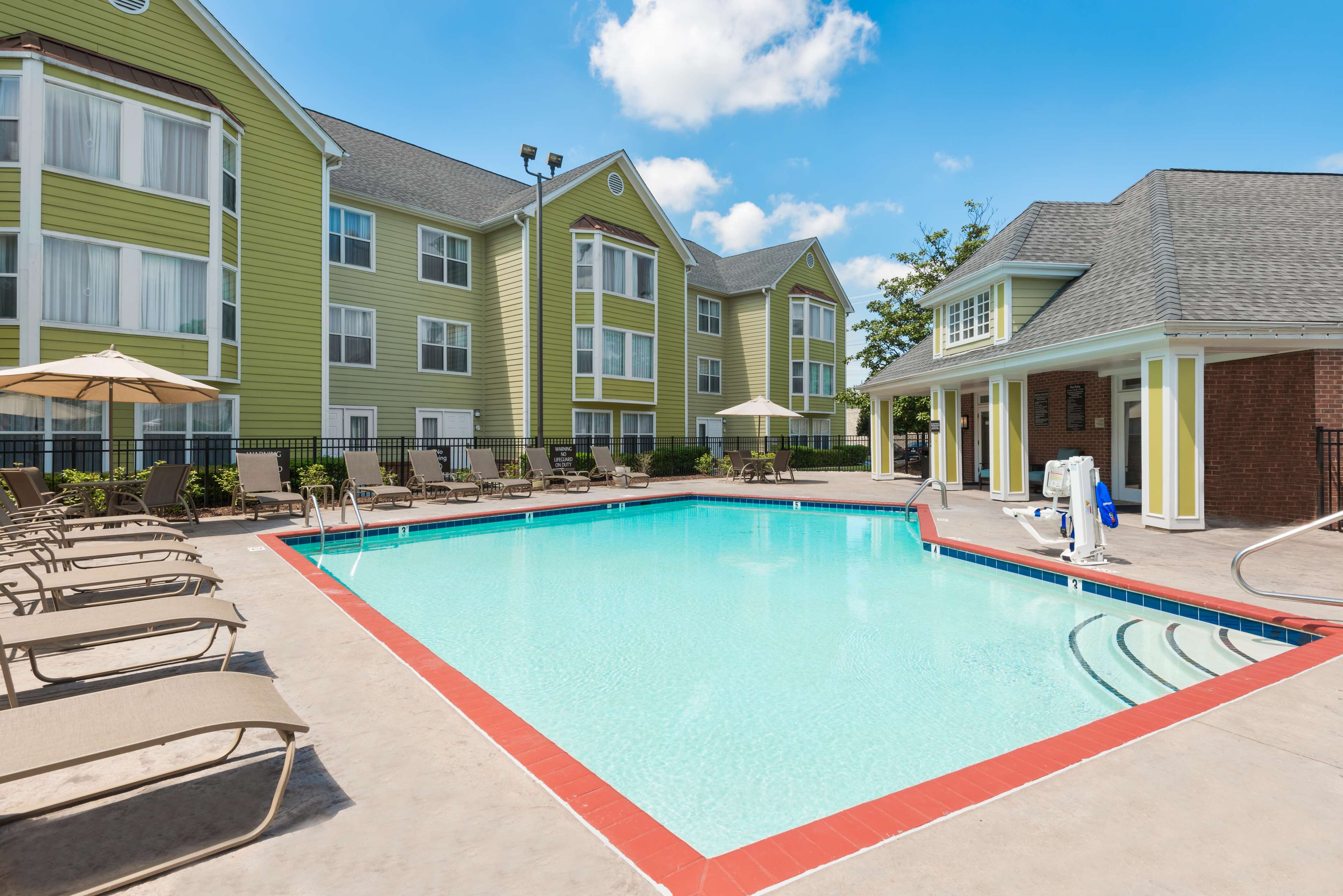 Homewood Suites by Hilton Charlotte-North/Univ Research Park Photo