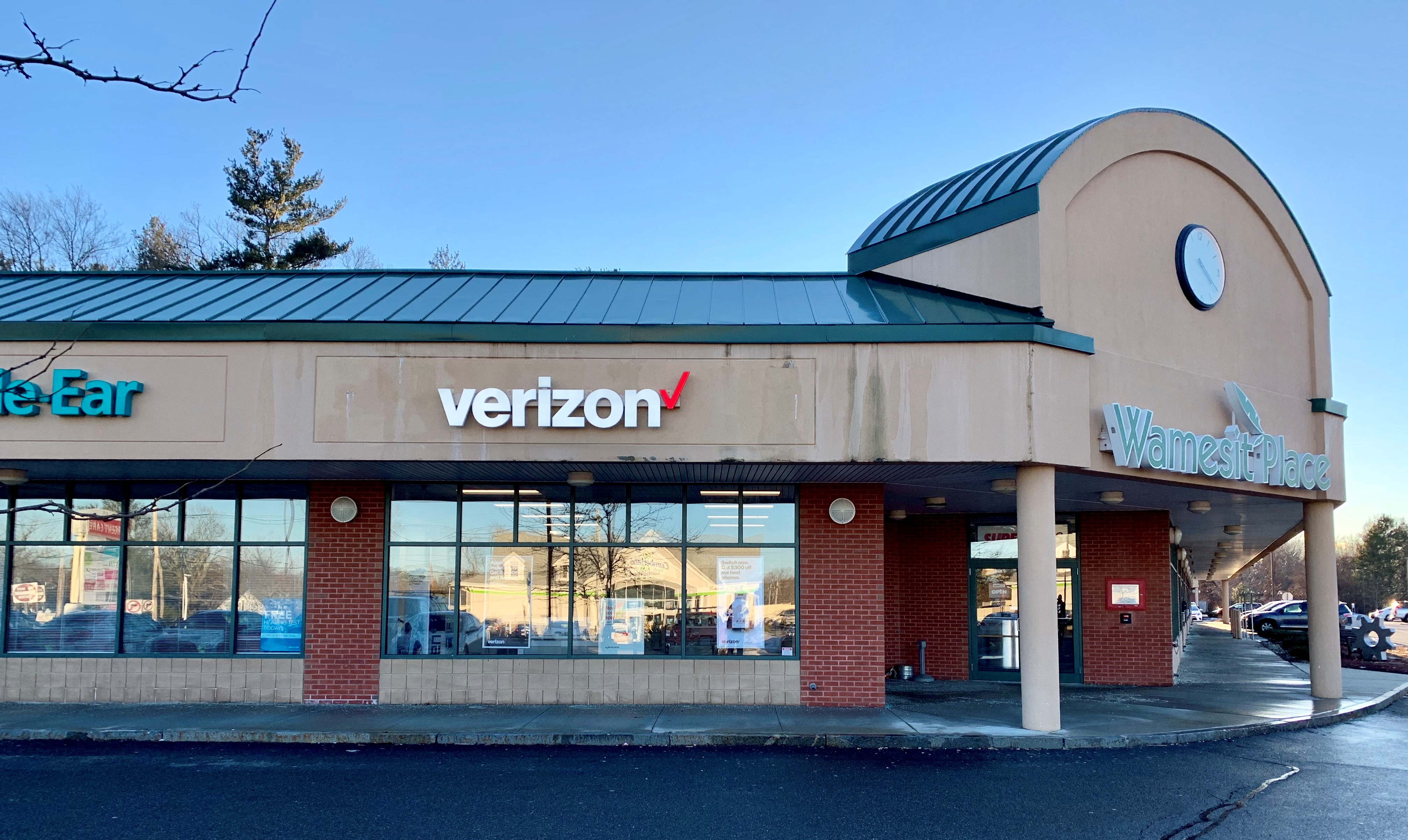 Verizon Authorized Retailer – GoWireless Photo