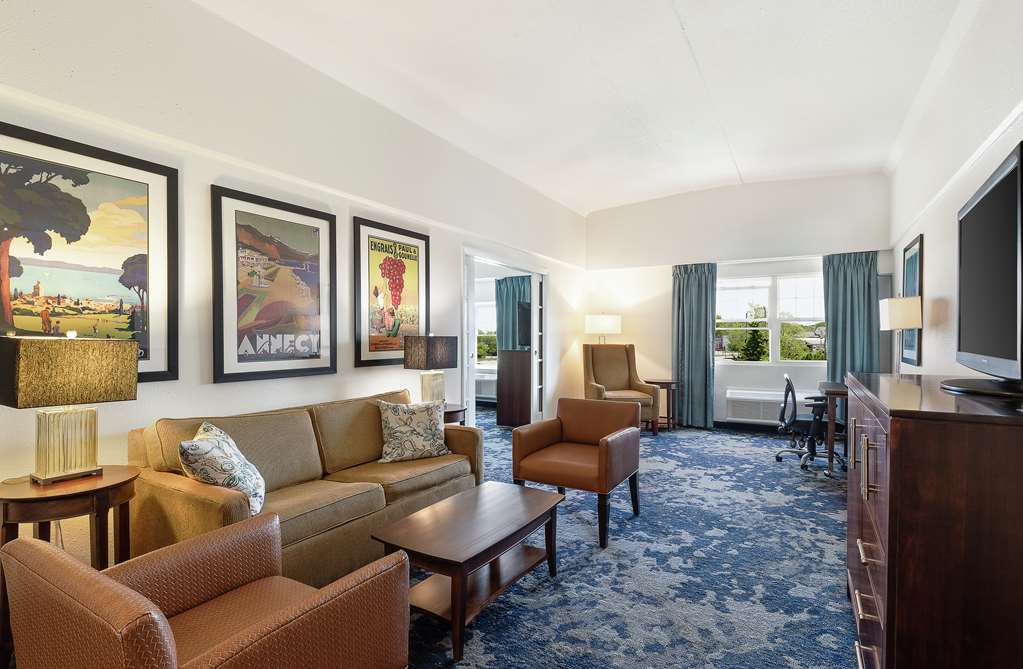 DoubleTree by Hilton Hotel Cape Cod - Hyannis Image