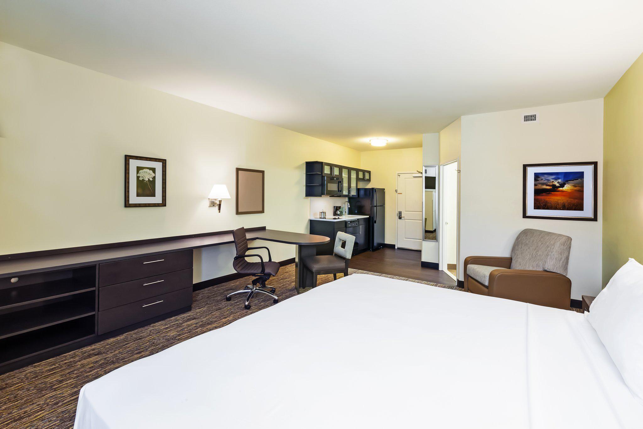 Candlewood Suites Lenexa - Overland Park Area Photo