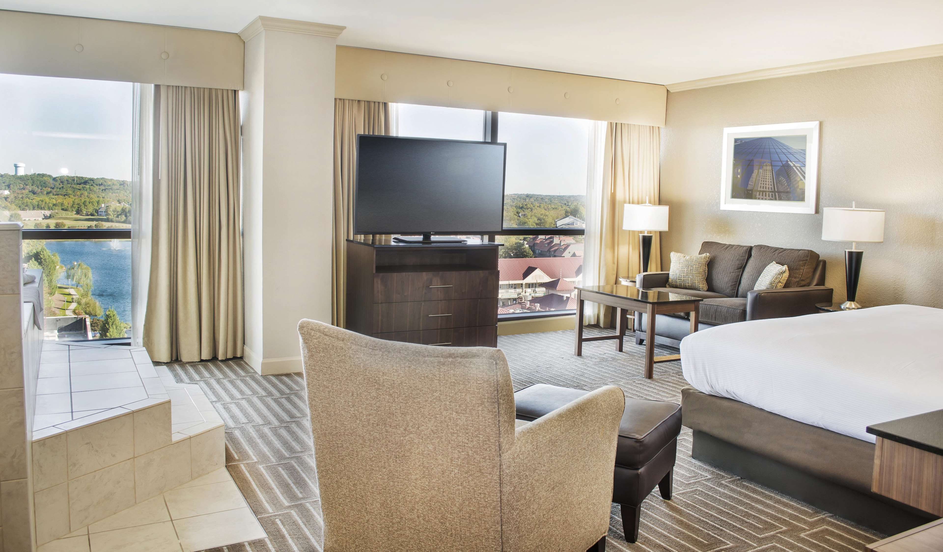 Hilton Charlotte University Place Photo