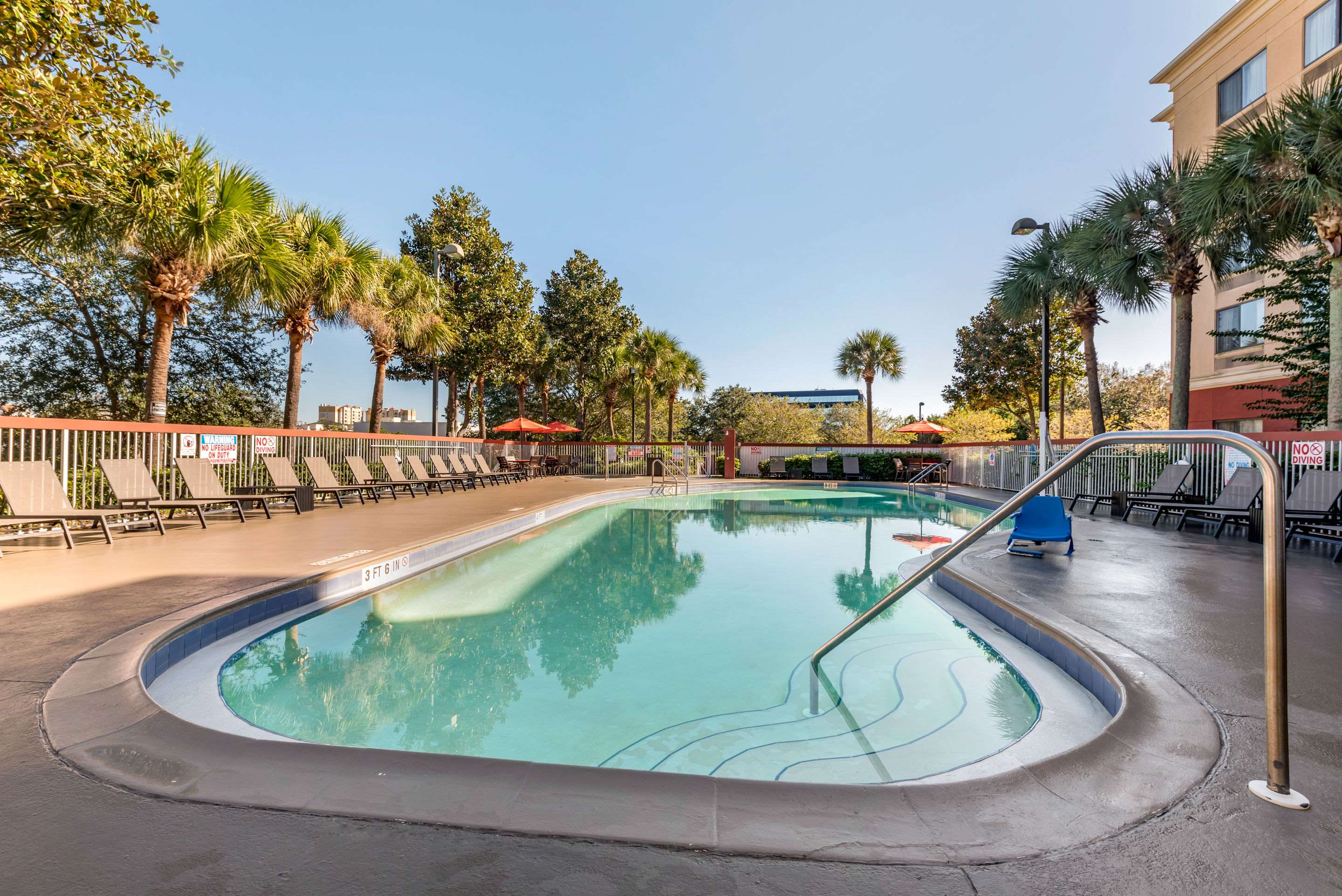 Comfort Inn & Suites Near Universal Orlando Resort Photo