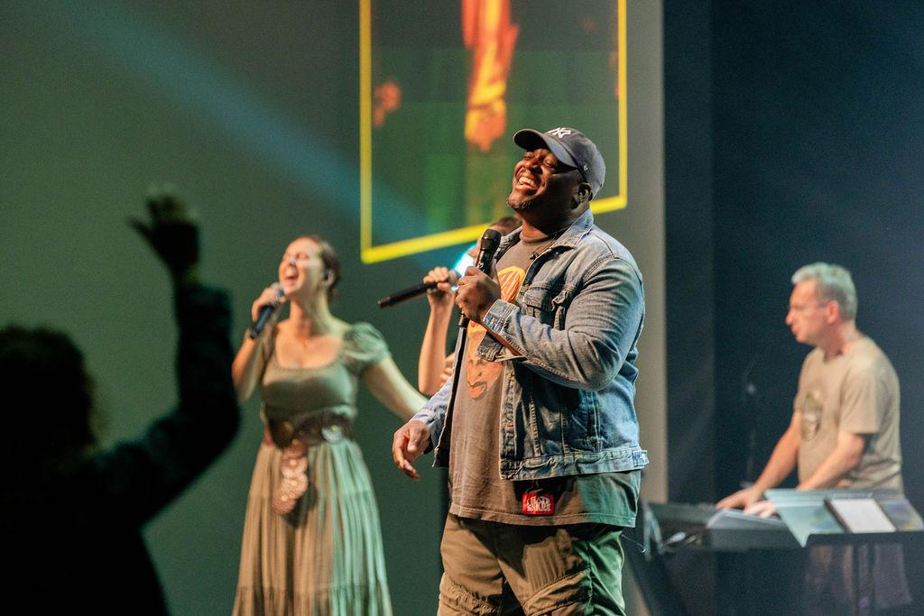 Blue Oaks Church Image