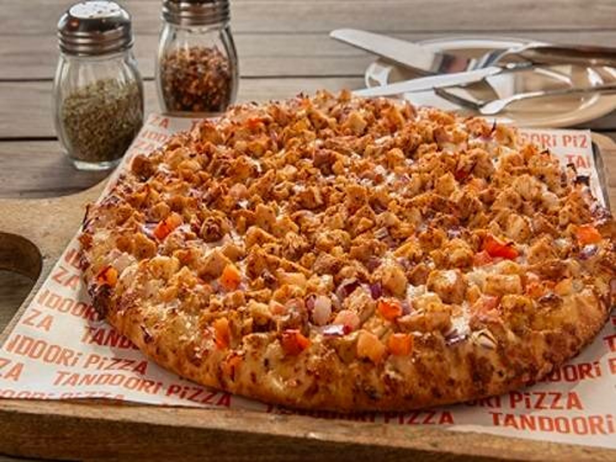 Achari Tandoori Chicken Pizza