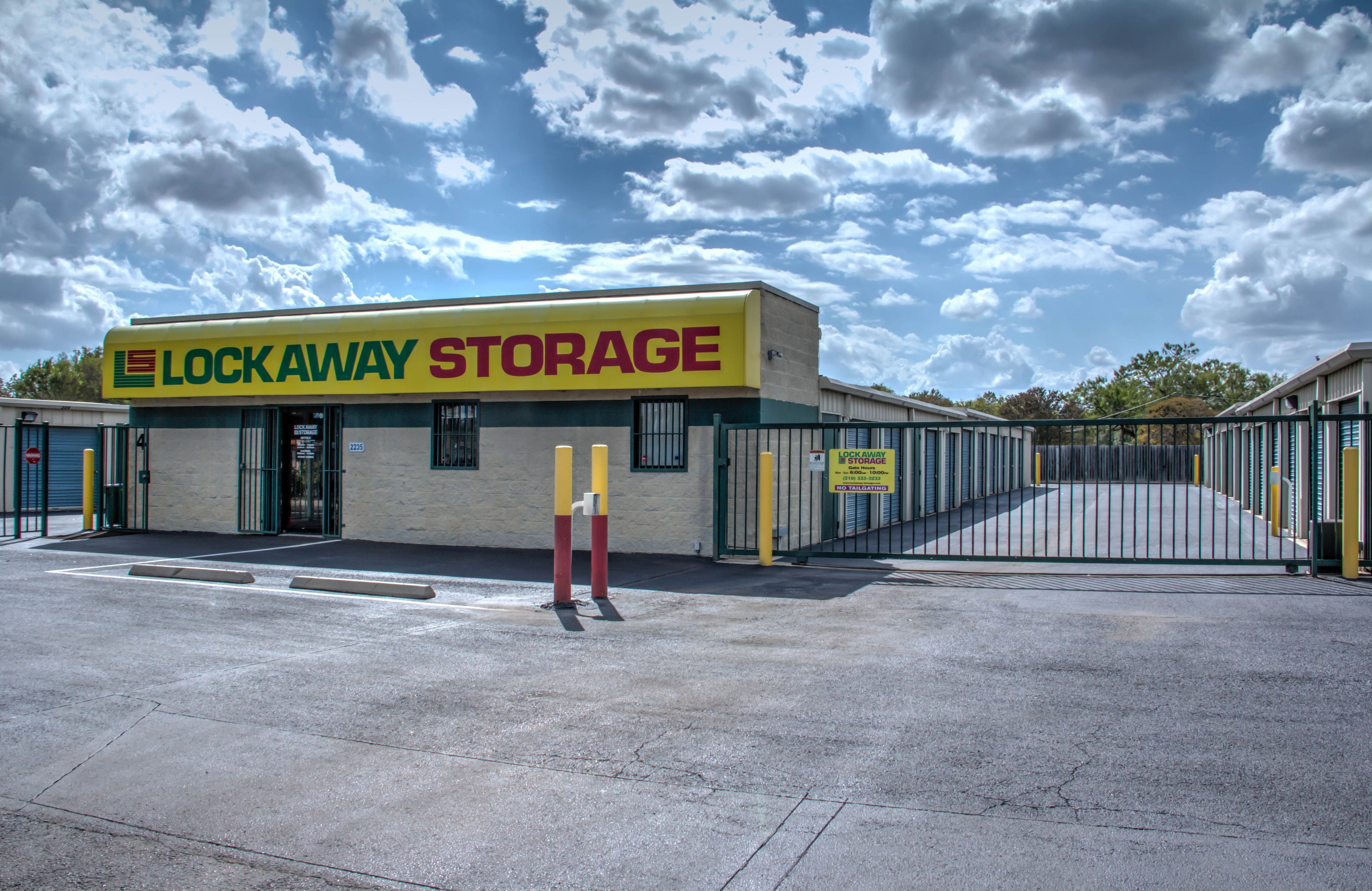 Lockaway Storage - WW White Photo