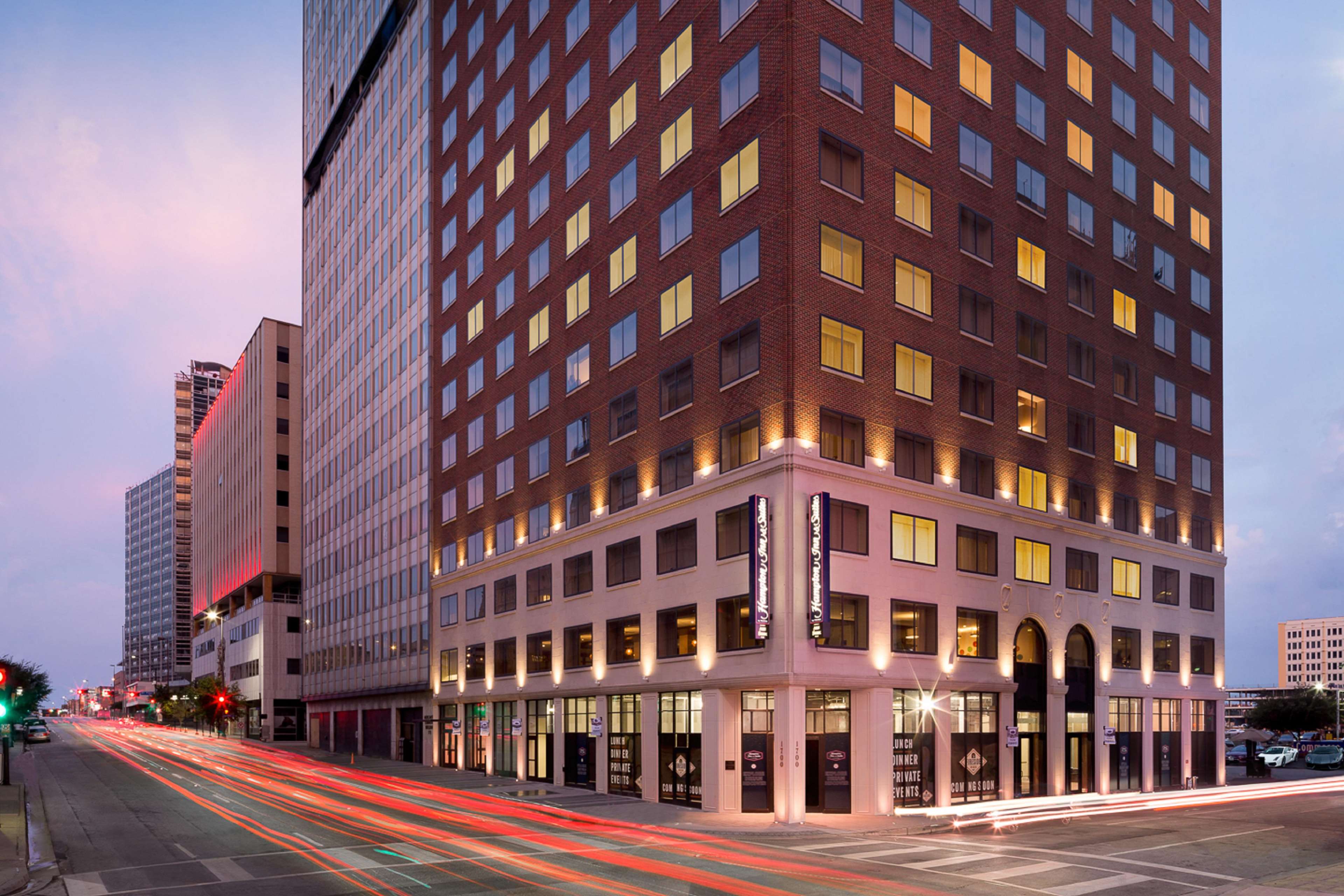 Hampton Inn & Suites Dallas Downtown Photo