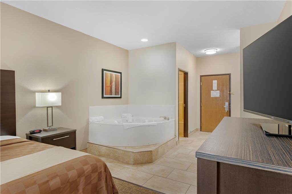 Best Western Teal Lake Inn Image