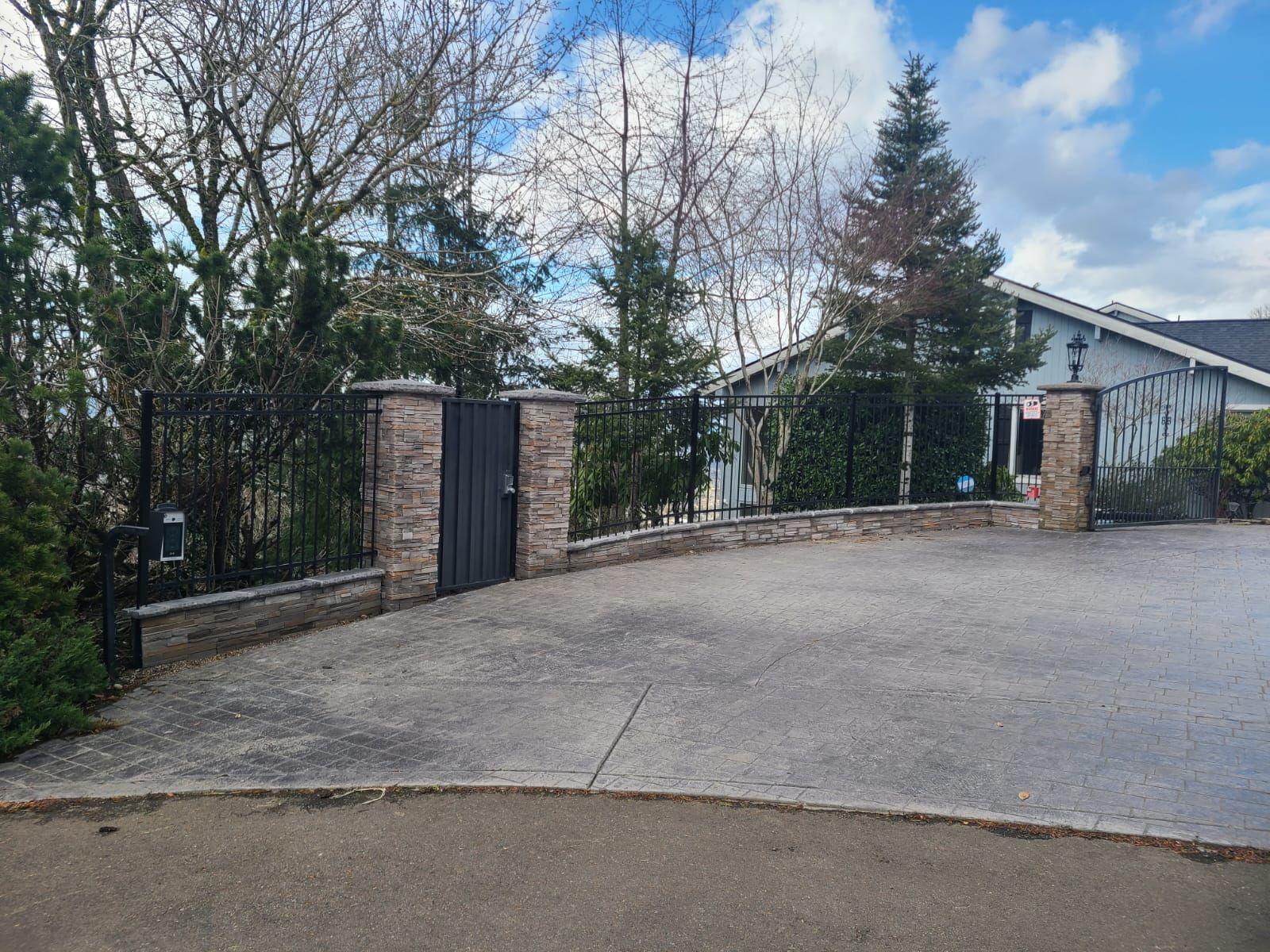 PNW Gate and Fence Image