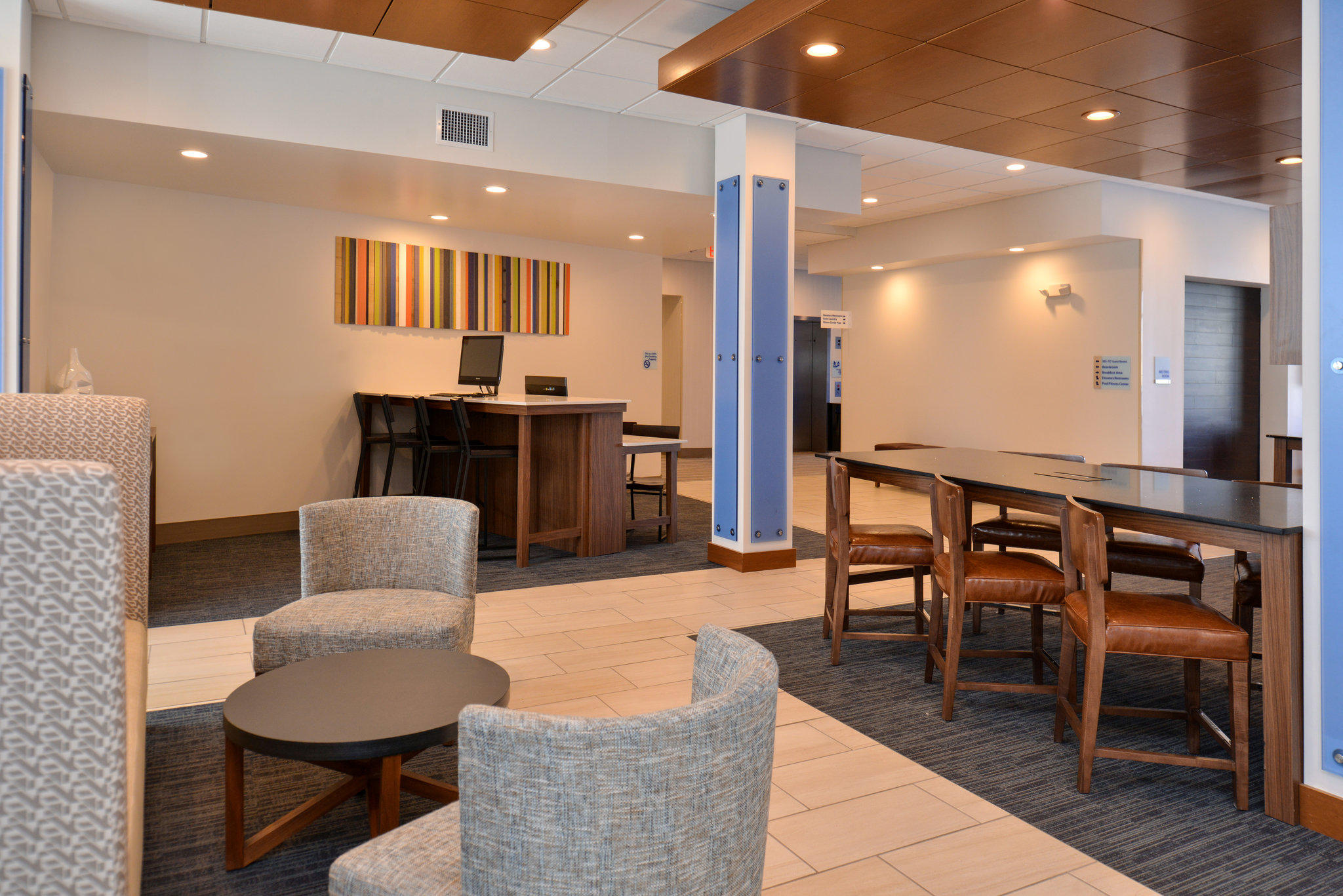 Holiday Inn Express & Suites Brighton South - US 23 Photo