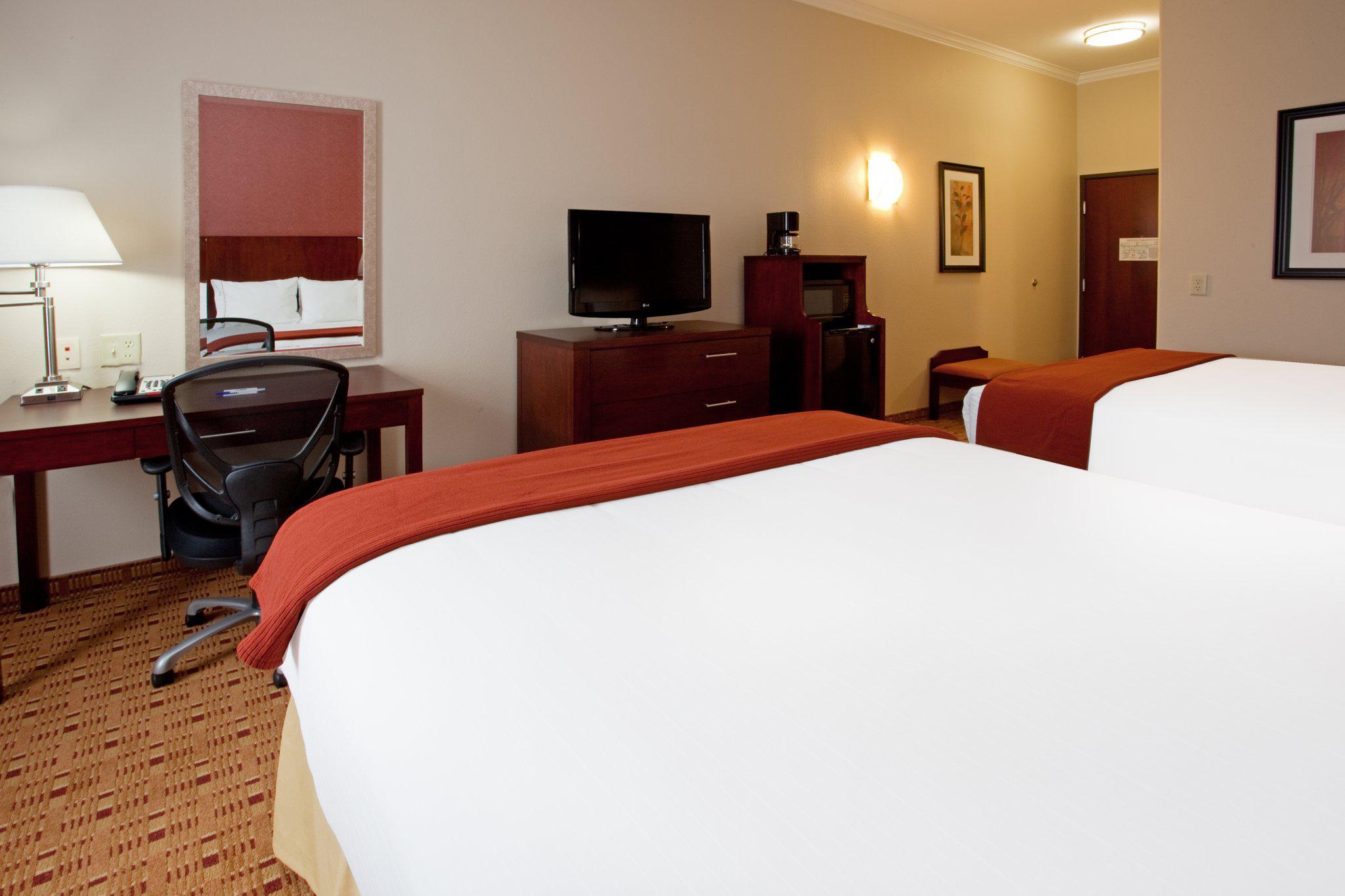 Holiday Inn Express & Suites Vidor South Photo