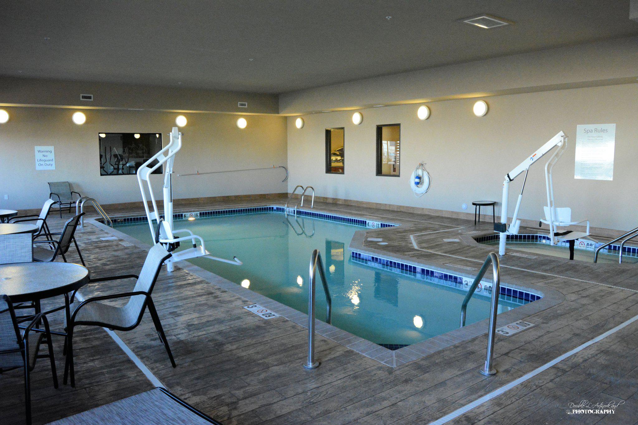 Holiday Inn Express & Suites Glendive Photo