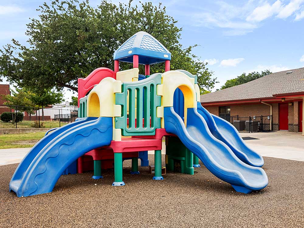 Skyrise School of Bent Tree Image