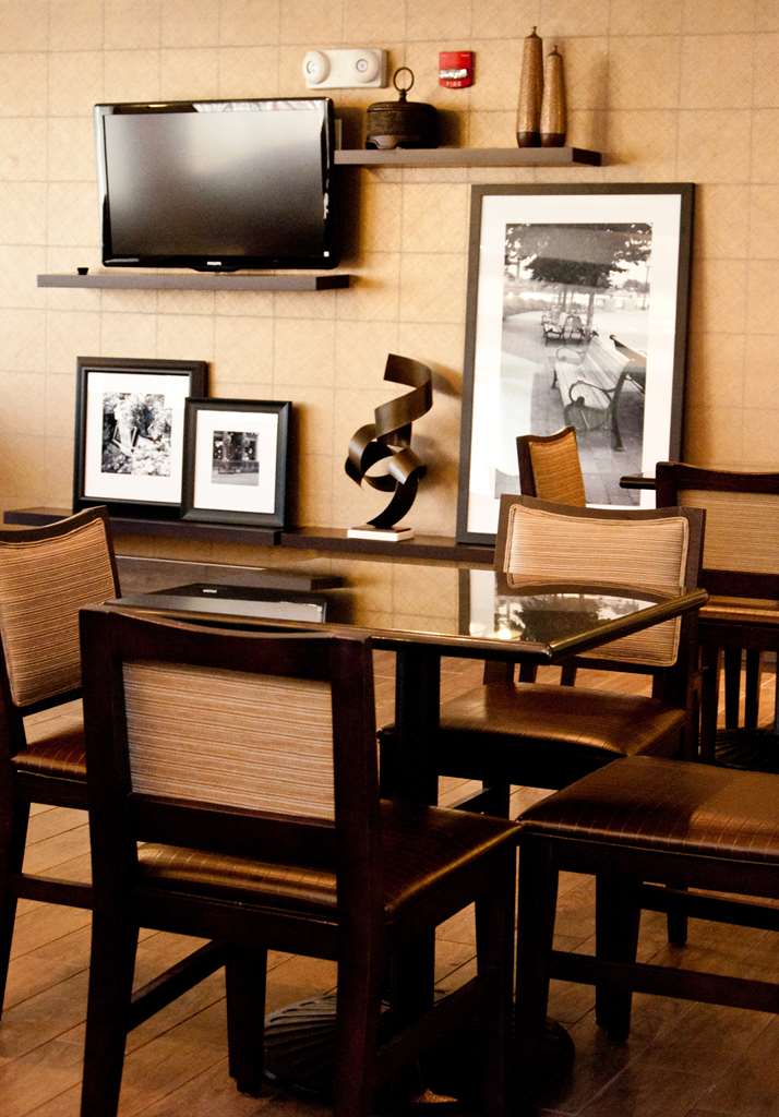 Hampton Inn East Windsor Image