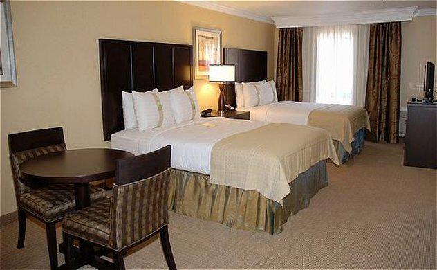 Holiday Inn & Suites San Mateo-San Francisco SFO Photo