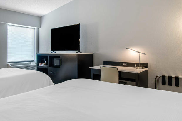 Images Clarion Inn & Suites