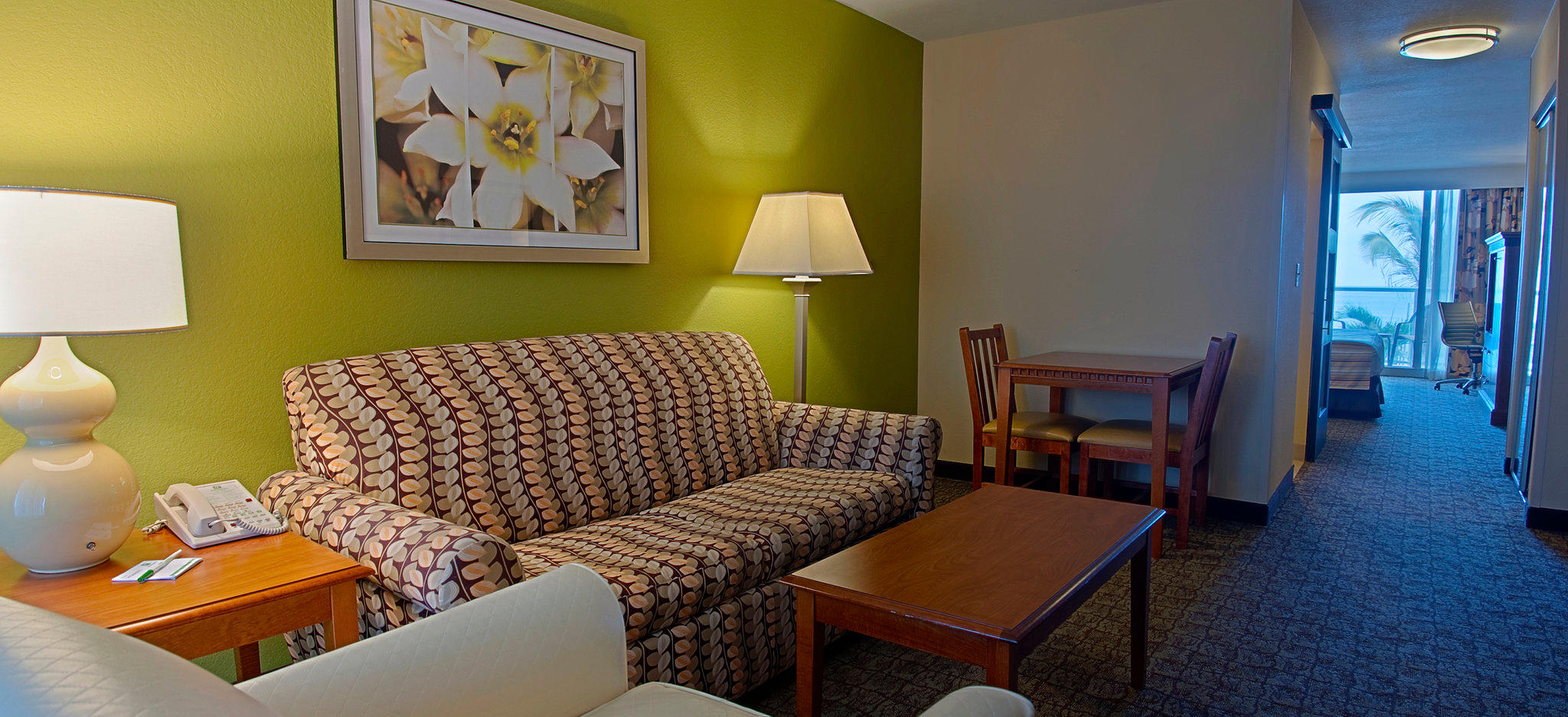 Holiday Inn & Suites Vero Beach-Oceanside Photo