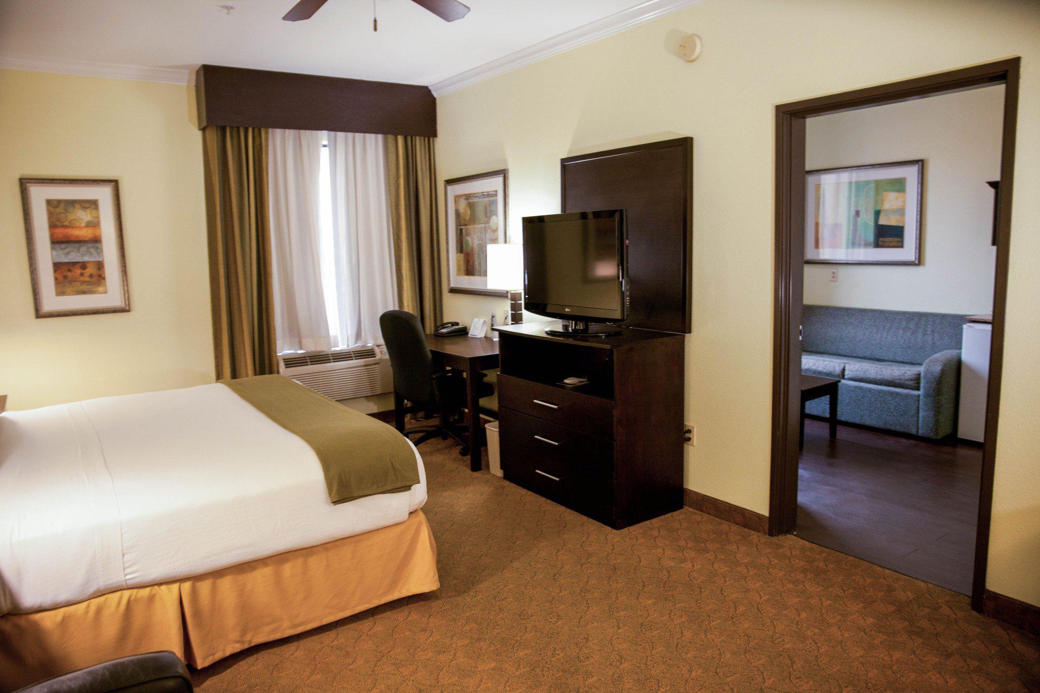 Holiday Inn Express & Suites Houston North InterContinental Photo