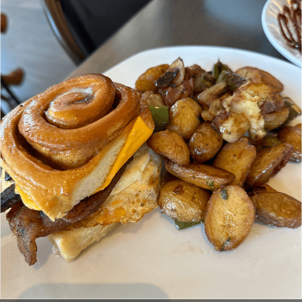 Cinnaroll Sandwich