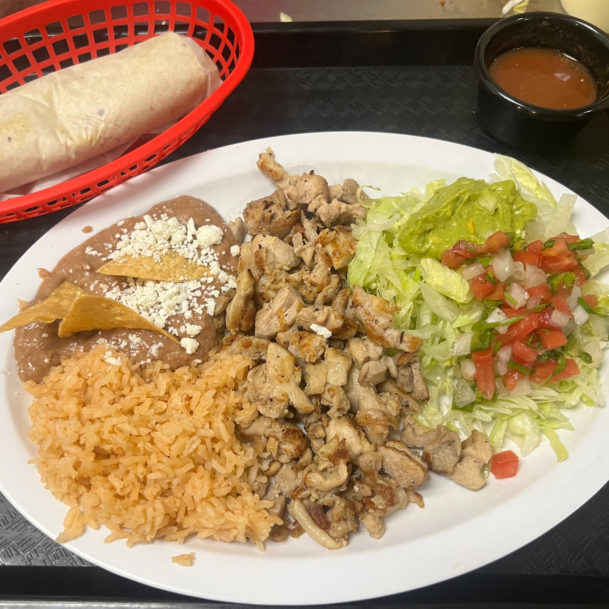 Pollo Asado Plate Con Arroz Y Frijoles