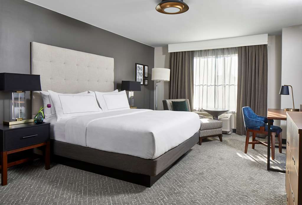 Cumberland House Knoxville, Tapestry Collection by Hilton Image
